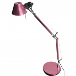 PIER ILUMINAÇÃO - LUMINÁRIA DE MESA METAL NA TONALIDADE ROSA. Medidas: Altura 96cm e Diâmetro 56cm.