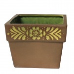 ETHNIX - Cachepo em cerâmica nas tonalidades marrom e verde . Medidas: Altura 14cm, Largura 11cm e Comprimento 11cm.