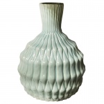 ETHNIX- Vaso em cerâmica na tonalidade azul. Medidas: Altura 33cm e Diâmetro 14cm.