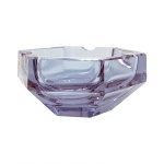 LE LIS BLANC CASA - Cinzeiro em cristal na tonalidade predominante azul. Medidas: Altura 6cm e Diâmetro 12cm.