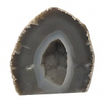 PEDRA RECONSTITUÍDA EM QUARTZO AZUL BRUTO. Medidas: Altura 14cm, Largura 7cm e Comprimento 14cm.