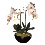 VILLE EL CAMPAGNE- Vaso em cerâmica com orquídeas artificiais. Obs: Com marcas do tempo, Necessitam de limpeza. Medidas: Altura 26cm, Largura 44cm e Comprimento 44cm.