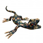 Escultura em papel machê representando um "Lagarto". Medidas: Altura 3cm, Largura 11cm e Comprimento 22cm.