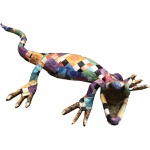 Escultura em papel machê representando um "Lagarto". Medidas: Altura 3cm, Largura 11cm e Comprimento 22cm.