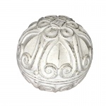ETHNIX - Esfera decorativa em gesso. Medidas: Altura 8cm e Diâmetro 8cm.