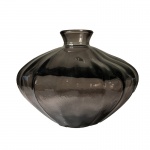 ETHNIX - Vaso em vidro fumê. Medidas: Altura 17cm e Diâmetro 15cm.
