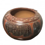 ETHNIX -Vaso em cerâmica estilo marajoara. Medidas: Altura 44cm e Diâmetro 40cm.