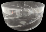 Centro de mesa em cristal, com lapidação em baixo relevo. medidas: 12 cm de altura e 24 cm de diâmetro.