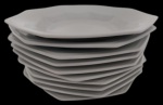 SCHMIDT - Lote com 10 pratos fundos em porcelana branca, em formato oitavado. Medida: 23 cm de diâmetro.