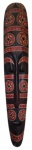 Totem em madeira esculpida e pintada artesanalmente, representando máscara. Obs: Retirada pelo comprador. Medidas: 100 x 18 cm.