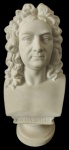 Escultura em biscuit com trabalhos artesanais representando G. F. Haendel. Medidas: 19 cm de altura, 7 cm de largura e 10 cm de comprimento.