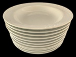 SCHMIDT - Lote com 11 pratos fundos em porcelana branca, com bordas em alto relevo. Medida: 24 cm de diâmetro.