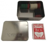 Caixinha em metal com baralho para poker. Medidas: 5 cm de altura, 12 cm de largura e 16 cm de comprimento.