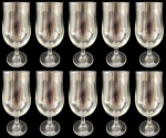 Lote com 10 taças em cristal. Medidas: 18 cm de altura e 6 cm de diâmetro.