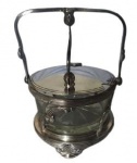 FRACALANZA - Acucareiro em metal espessurado a prata com cristal na parte interna. Medidas: Altura 17cm Diâmetro 12cm.