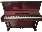 PIANO BOISSELOT - As teclas está tocando todas .RETIRADA PELO COMPRADOR. Obs: Precisa de afinação e com marcas do tempo. Medidas: Altura 125cm, Largura 64cm e Comprimento 132cm