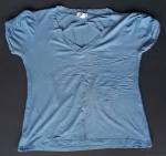 Blusa com manga azul usada