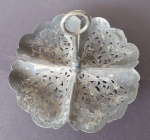Salva com pé e divisória em metal 16 cm com desgastes do tempo