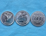 Lote 3 Moedas de 1 Cruzeiro de 1972 Comemorativa da Independência do Brasil Espelhada, 1 Cruzado novo de 1989, 5000 Cruzeiros 1992 Tiradentes Flor de Cunho