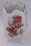 Vaso de porcelana  precisa de restauro aproximadamente 11 cm