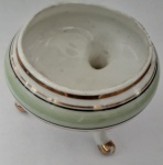 Enfeite de porcelana santana aproximadamente 6 cm com pequenos desgastes
