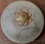 Cúpula de vidro lustre aproximadamente 22 cm com pequenos desgastes e 1 trincado na borda