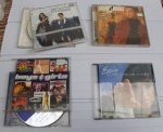 Kit CD's músicas CAPAS QUEBRADAS SEM GARANTIA VER FOTOS SEM TESTE DESGASTES TEMPO