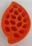 FÔRMA GELO FORMATO FOLHA LARANJA 17 CUBOS VER FOTOS SEM GARANTIA MARCAS TEMPO
