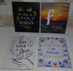 4 PLACAS DECORATIVAS USADAS BOM ESTADO VER FOTOS MARCAS USO SEM GARANTIA  21X25 E 19X28CM APROX.