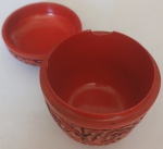 Pote Decorativo com tampa, desgaste na Base setor de encaixe vermelho resina