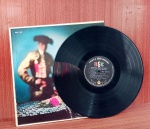 Disco de Vinil com marcas do tempo.