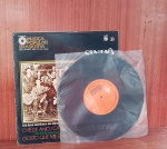 Disco de Vinil com marcas do tempo.