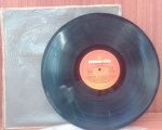 Disco de Vinil com marcas do tempo.