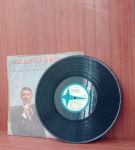 Disco de Vinil com marcas do tempo.