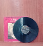 Disco de Vinil com marcas do tempo.