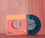 Disco de Vinil com marcas do tempo.