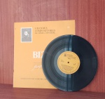 Disco de Vinil com marcas do tempo.