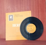 Disco de Vinil com marcas do tempo.