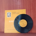 Disco de Vinil com marcas do tempo.