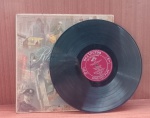 Disco de Vinil com marcas do tempo.