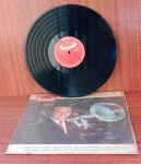 Disco de Vinil com marcas do tempo.