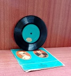 Disco de Vinil com marcas do tempo.