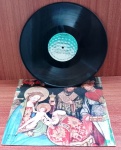 Disco de Vinil com marcas do tempo.