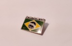 Broche de Coleção em Metal com Marcas do Tempo.