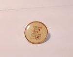 Broche de Coleção em Metal com Marcas do Tempo.