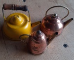 Kit 3 Chaleira em metal e Cobre de Coleção, maior com 8cm.