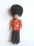 Antigo Boneco Soldado Inglês/escocês Com Olho Móvel, Precisa de Reparo em leve tecido fino, com Aproximadamente 17cm.