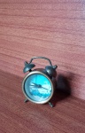 Mini Relógio a Bateria Vintage com 5,5cm em Metal Não testado.