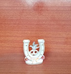 Colecionismo de Pequeno Candelabro de Duas Velas em Louça com asa da Ponba quebrado com 7cm.