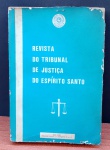 Livro Colecionismo conservado com Marcas do tempo.